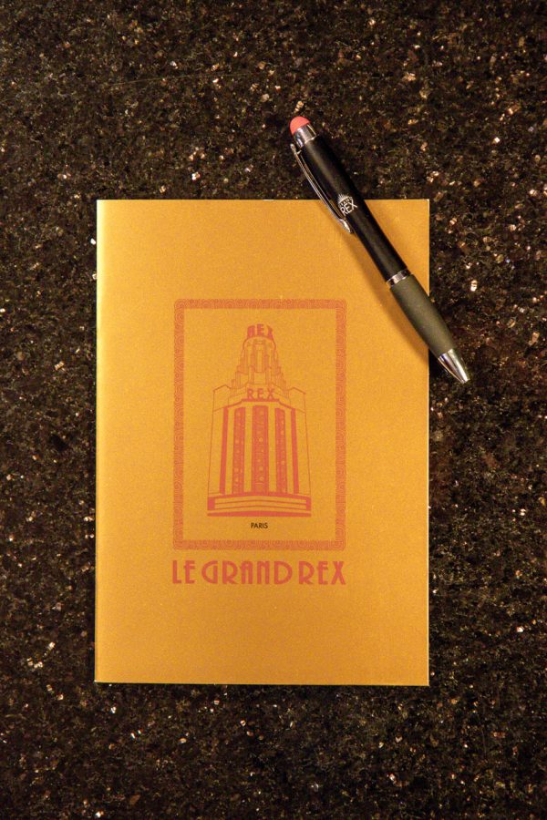 Carnet à l'effigie du grand rex, cinéma à paris, de couleur or