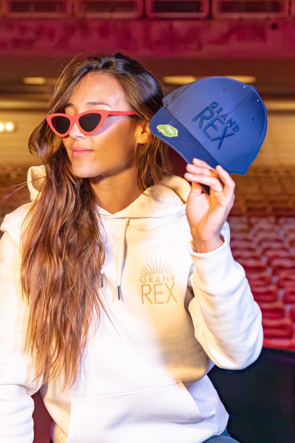 Casquette bleue, brodée, produit dérivée du Grand REX Paris