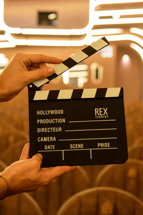 clap de cinéma à l'effigie du grand rex studio, produits dérivés du cinema