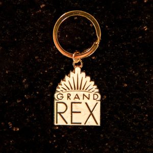 Porte-clés "Grand Rex" de couleur nacrée, produit dérivé du cinéma parisien