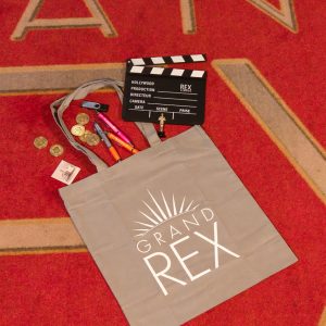 Tote bag "Grand Rex" de couleur grise, disponible dans la boutique du cinéma parisien